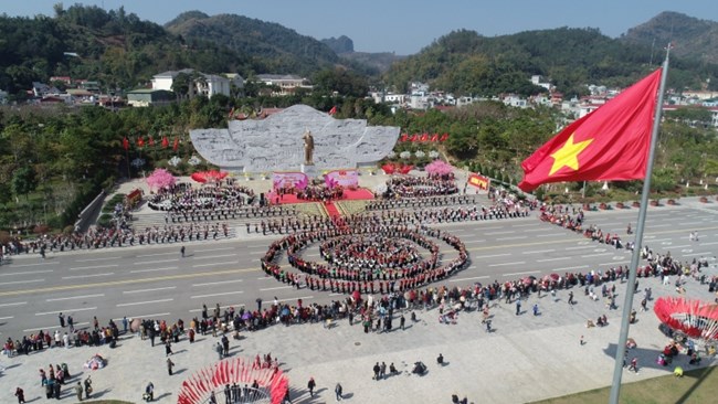 Hàng nghìn người tham dự “Hội xuân dâng Bác” tại Sơn La (25/1/2023)